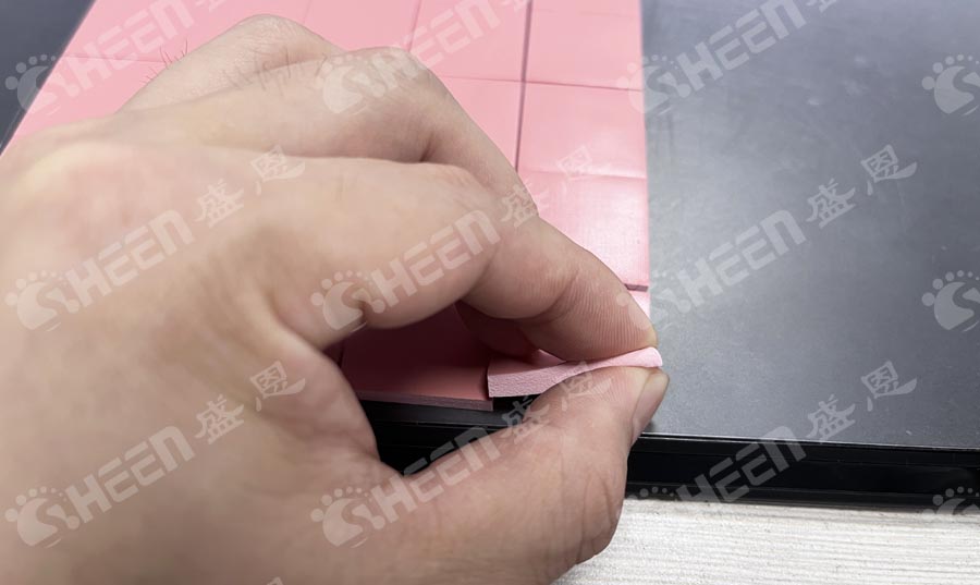 高回彈導(dǎo)熱硅膠片.jpg 高回彈導(dǎo)熱硅膠片.jpg